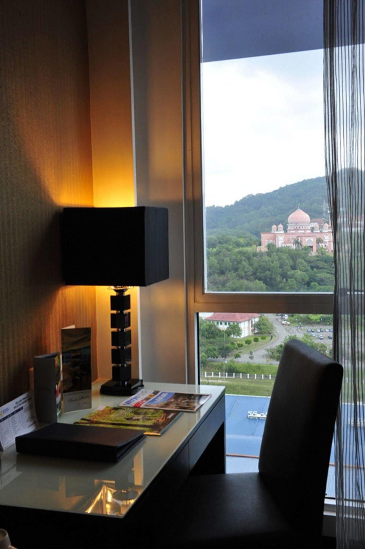 Grand Borneo Hotel 3*